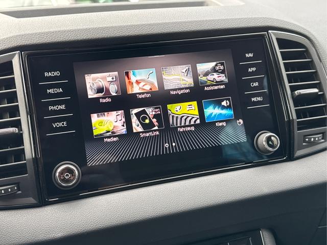 Skoda / Karoq / Silber / / / AHK+KAMERA+EL. HECKKL.+SHZ+ACC+KESSY+18''ALU