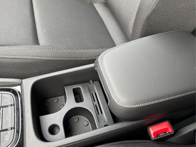 Skoda / Karoq / Silber / / / AHK+KAMERA+EL. HECKKL.+SHZ+ACC+KESSY+18''ALU