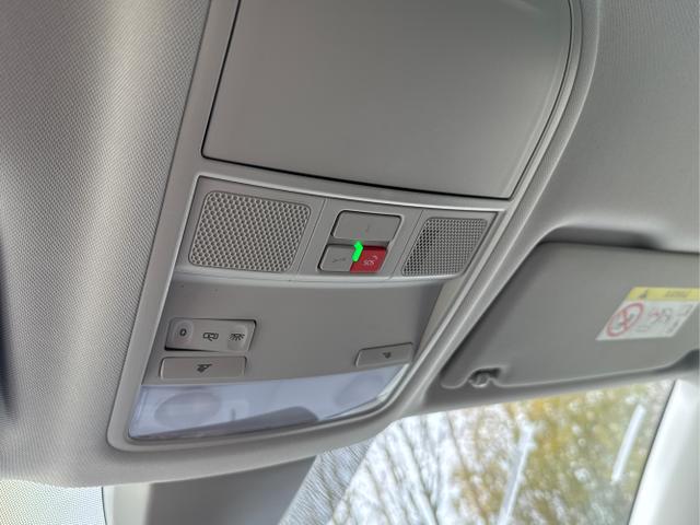 Skoda / Karoq / Silber / / / AHK+KAMERA+EL. HECKKL.+SHZ+ACC+KESSY+18''ALU