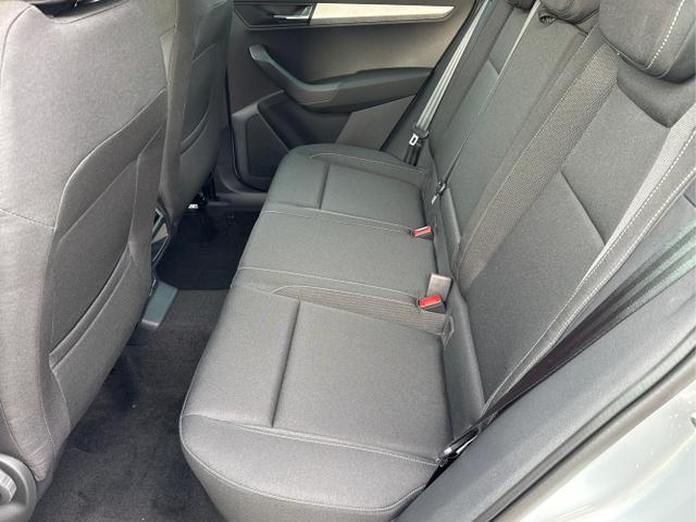 Skoda / Karoq / Silber / / / AHK+KAMERA+EL. HECKKL.+SHZ+ACC+KESSY+18''ALU