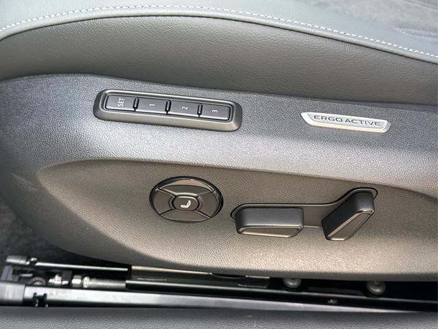 Volkswagen / Passat Variant / Silber / / / DSG+AHK+PANO+NAVI+ACC+KAMERA+LED+MASSAGE