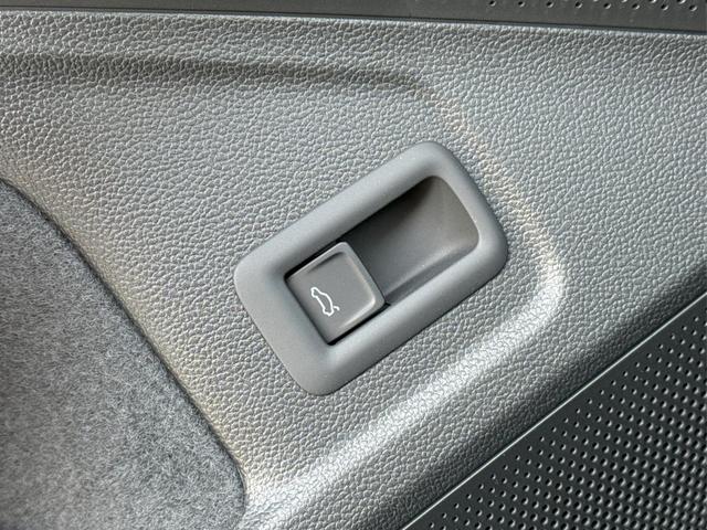 Volkswagen / Passat Variant / Silber / / / DSG+AHK+PANO+NAVI+ACC+KAMERA+LED+MASSAGE