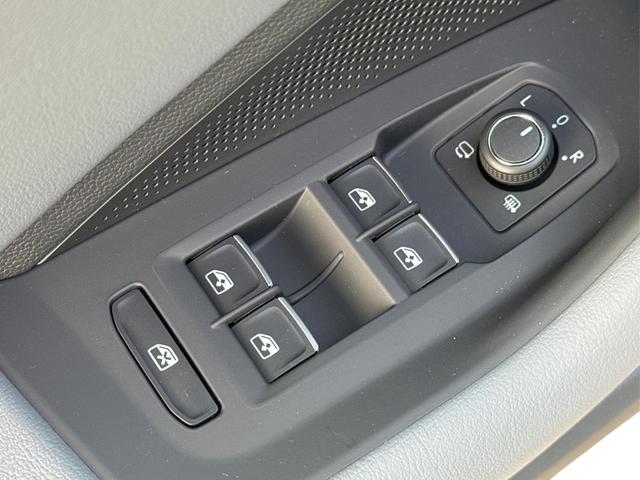 Volkswagen / Passat Variant / Silber / / / DSG+AHK+PANO+NAVI+ACC+KAMERA+LED+MASSAGE