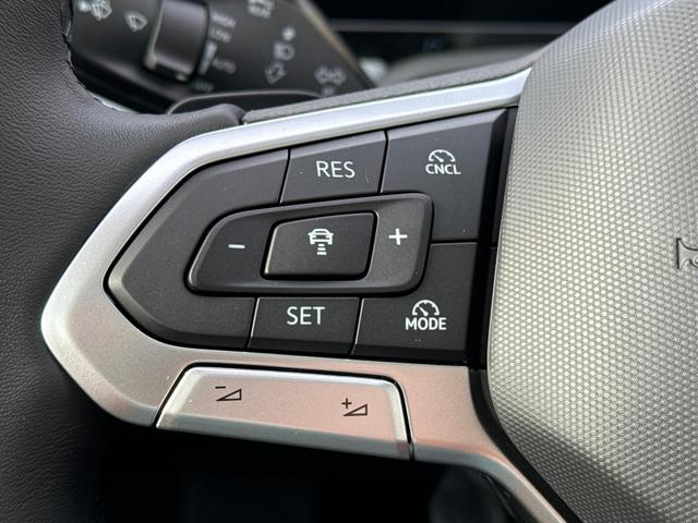 Volkswagen / Passat Variant / Silber / / / DSG+AHK+PANO+NAVI+ACC+KAMERA+LED+MASSAGE