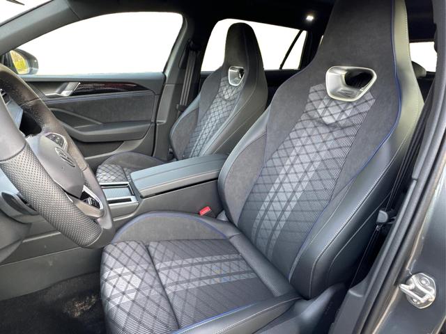 Volkswagen / Passat Variant / Grau / / / AHK+PANO+NAVI+Head-UP+Matrix-LED+ACC, Beispielbilder