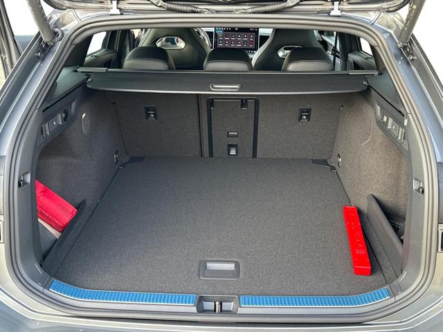 Volkswagen / Passat Variant / Grau / / / AHK+PANO+NAVI+Head-UP+Matrix-LED+ACC, Beispielbilder