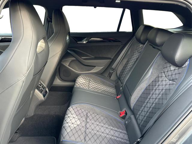 Volkswagen / Passat Variant / Grau / / / AHK+PANO+NAVI+Head-UP+Matrix-LED+ACC, Beispielbilder