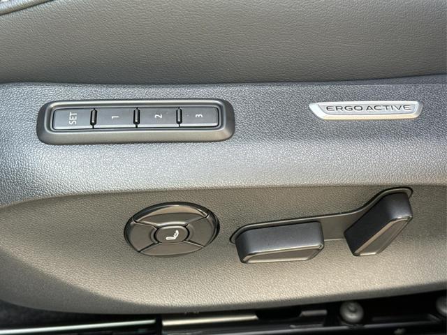 Volkswagen / Passat Variant / Grau / / / AHK+PANO+NAVI+Head-UP+Matrix-LED+ACC, Beispielbilder