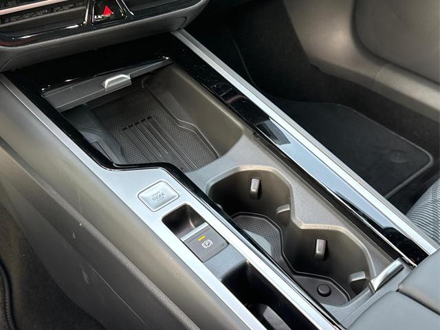 Volkswagen / Passat Variant / Grau / / / AHK+PANO+NAVI+Head-UP+Matrix-LED+ACC, Beispielbilder