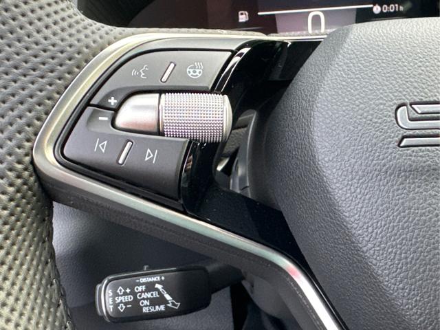 Skoda / Karoq / Silber / / / AHK+el.HECKKLAPPE+KAMERA+PDC+KESSY+ACC