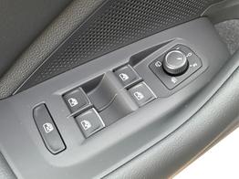 Volkswagen Passat Variant Business DSG+AHK+MASSAGE+NAVI+ACC+KAMERA+LED+17" ALU 