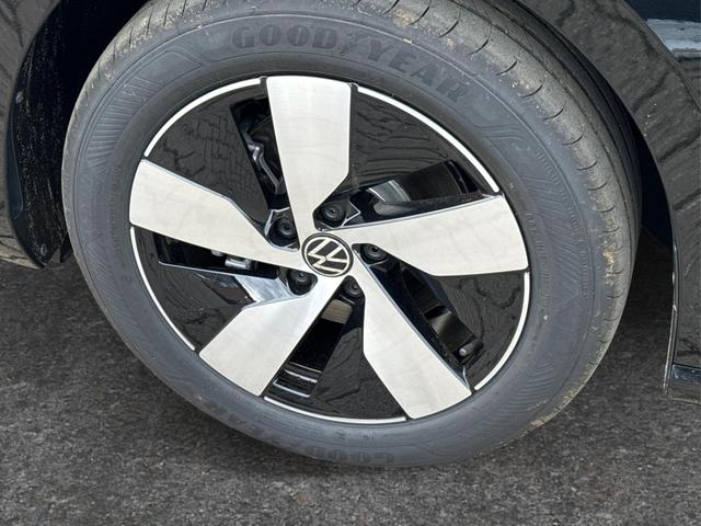 Volkswagen / Passat Variant / Schwarz / / / DSG+AHK+MASSAGE+NAVI+ACC+KAMERA+LED+17 ALU