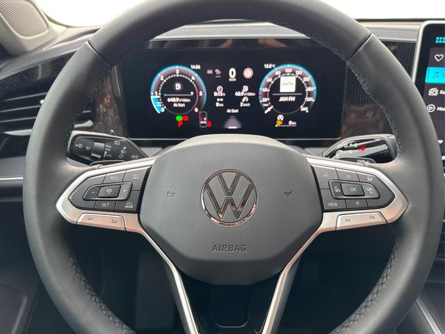 Volkswagen / Passat Variant / Schwarz / / / DSG+AHK+MASSAGE+NAVI+ACC+KAMERA+LED+17 ALU