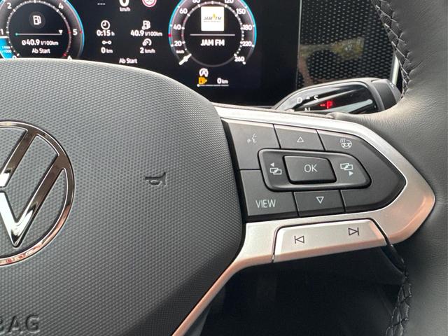 Volkswagen / Passat Variant / Schwarz / / / DSG+AHK+MASSAGE+NAVI+ACC+KAMERA+LED+17 ALU