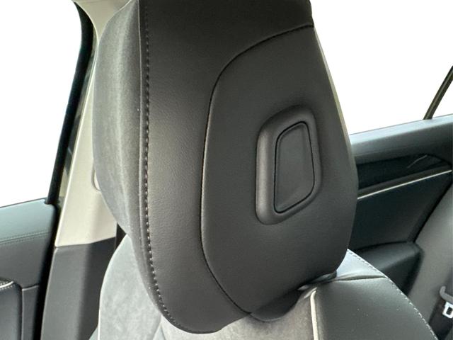 Volkswagen / Passat Variant / Schwarz / / / DSG+AHK+MASSAGE+NAVI+ACC+KAMERA+LED+17 ALU