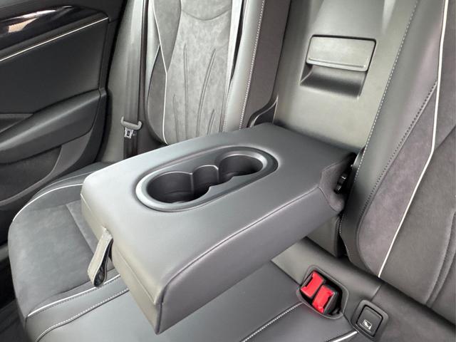 Volkswagen / Passat Variant / Schwarz / / / DSG+AHK+MASSAGE+NAVI+ACC+KAMERA+LED+17 ALU