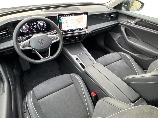 Volkswagen / Passat Variant / Schwarz / / / DSG+AHK+MASSAGE+NAVI+ACC+KAMERA+LED+17 ALU