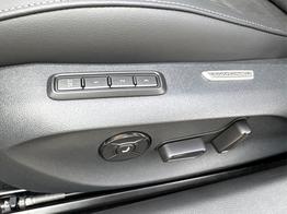 Volkswagen Passat Variant Business DSG+AHK+MASSAGE+NAVI+ACC+KAMERA+LED+17" ALU 