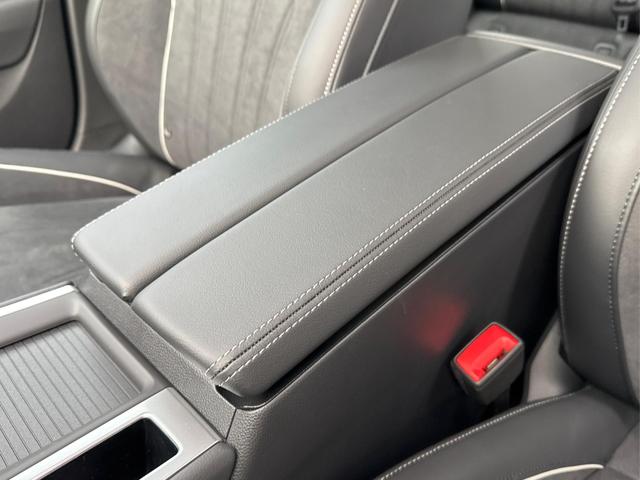 Volkswagen / Passat Variant / Schwarz / / / DSG+AHK+MASSAGE+NAVI+ACC+KAMERA+LED+17 ALU