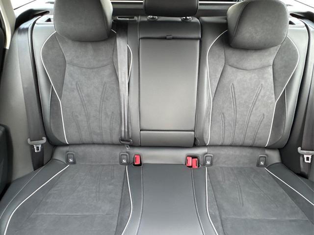 Volkswagen / Passat Variant / Schwarz / / / DSG+AHK+MASSAGE+NAVI+ACC+KAMERA+LED+17 ALU