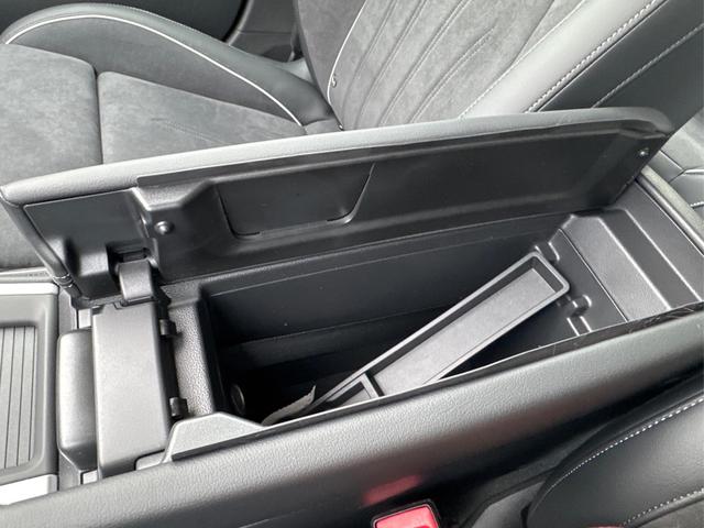 Volkswagen / Passat Variant / Grau / / / DSG+AHK+MASSAGE+NAVI+ACC+KAMERA+LED+17 ALU