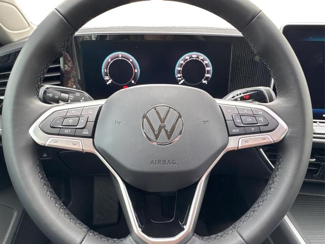 Volkswagen / Passat Variant / Grau / / / DSG+AHK+MASSAGE+NAVI+ACC+KAMERA+LED+17 ALU