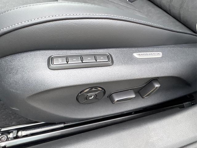 Volkswagen / Passat Variant / Grau / / / DSG+AHK+MASSAGE+NAVI+ACC+KAMERA+LED+17 ALU