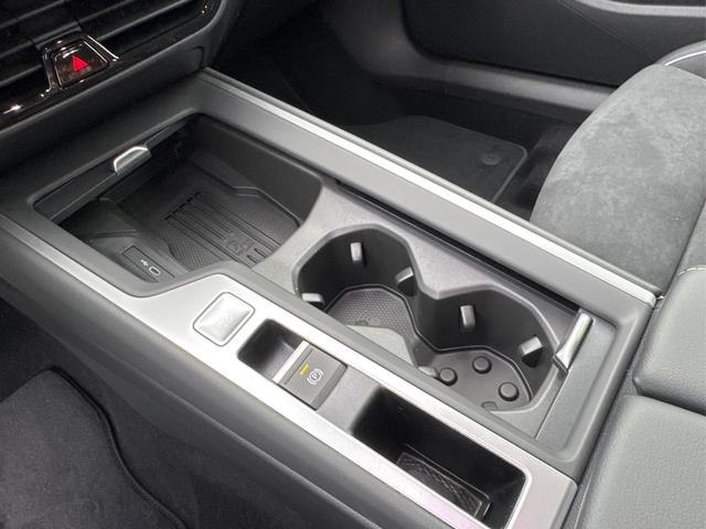 Volkswagen / Passat Variant / Grau / / / DSG+AHK+MASSAGE+NAVI+ACC+KAMERA+LED+17 ALU