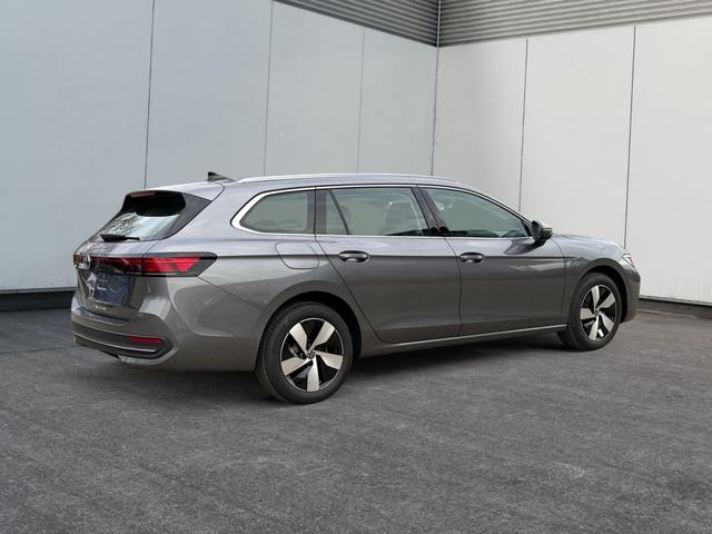 Volkswagen / Passat Variant / Grau / / / DSG+AHK+MASSAGE+NAVI+ACC+KAMERA+LED+17 ALU