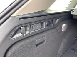 Volkswagen Passat Variant Business DSG+AHK+MASSAGE+NAVI+ACC+KAMERA+LED+17" ALU 