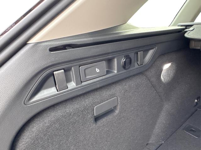 Volkswagen / Passat Variant / Schwarz / / / DSG+AHK+MASSAGE+NAVI+ACC+KAMERA+LED+17 ALU