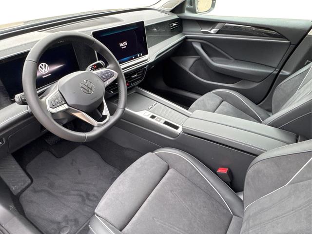 Volkswagen / Passat Variant / Grau / / / DSG+AHK+MASSAGE+NAVI+ACC+KAMERA+LED+17 ALU