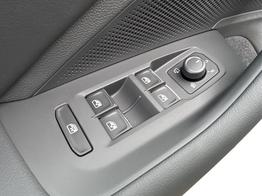 Volkswagen Passat Variant Business DSG+AHK+MASSAGE+NAVI+ACC+KAMERA+LED+17" ALU 