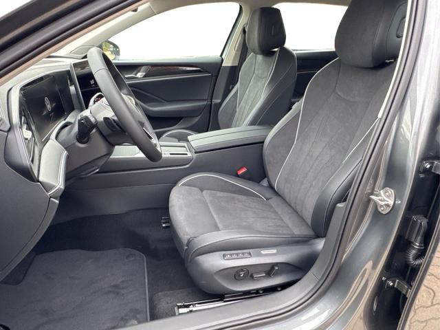 Volkswagen / Passat Variant / Grau / / / DSG+AHK+MASSAGE+NAVI+ACC+KAMERA+LED+17 ALU