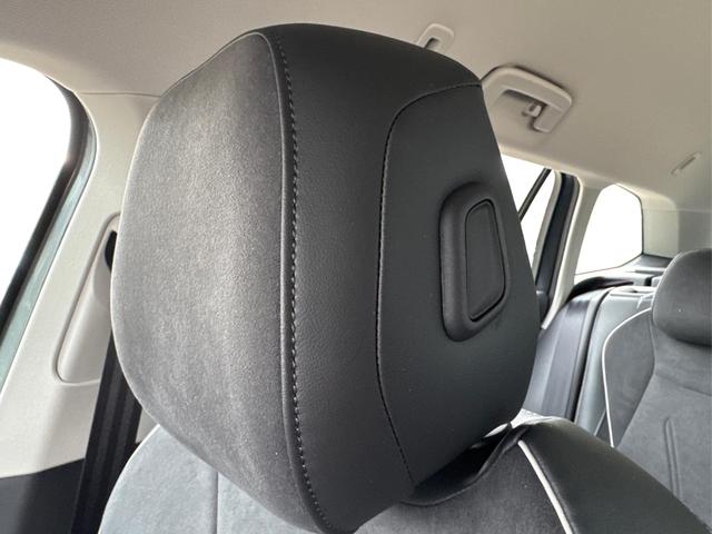 Volkswagen / Passat Variant / Grau / / / DSG+AHK+MASSAGE+NAVI+ACC+KAMERA+LED+17 ALU