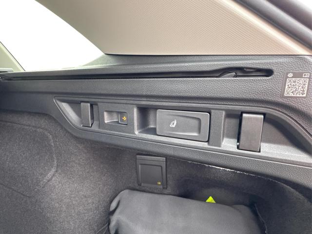 Volkswagen / Passat Variant / Grau / / / DSG+AHK+MASSAGE+NAVI+ACC+KAMERA+LED+17 ALU