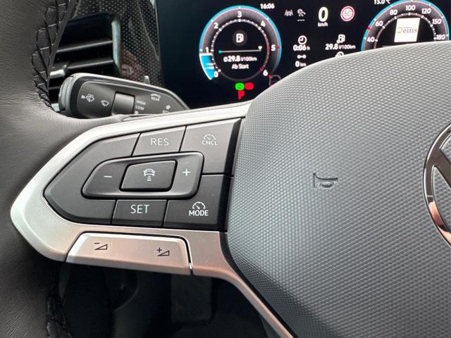 Volkswagen / Passat Variant / Grau / / / DSG+AHK+MASSAGE+NAVI+ACC+KAMERA+LED+17 ALU