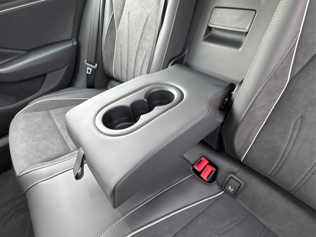 Volkswagen / Passat Variant / Grau / / / DSG+AHK+MASSAGE+NAVI+ACC+KAMERA+LED+17 ALU