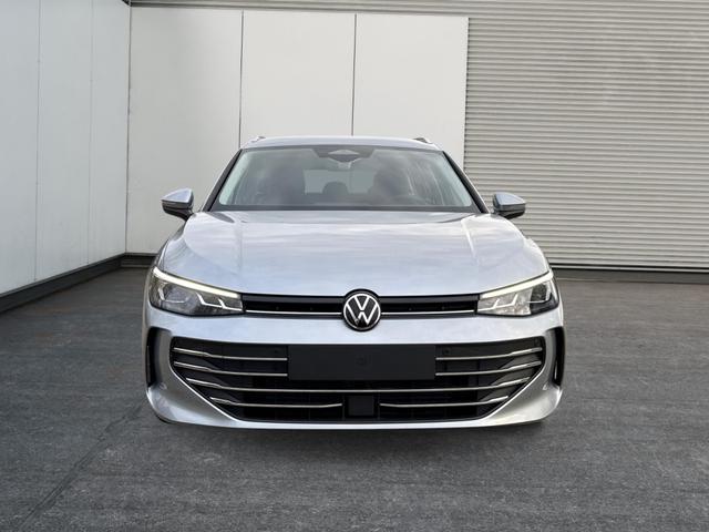 Volkswagen / Passat Variant / Silber / / / DSG+AHK+MASSAGE+NAVI+ACC+KAMERA+LED+17 ALU