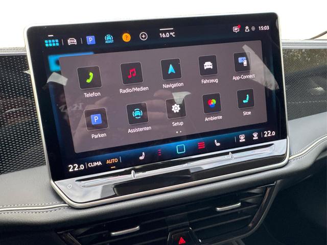 Volkswagen / Passat Variant / Silber / / / DSG+AHK+MASSAGE+NAVI+ACC+KAMERA+LED+17 ALU