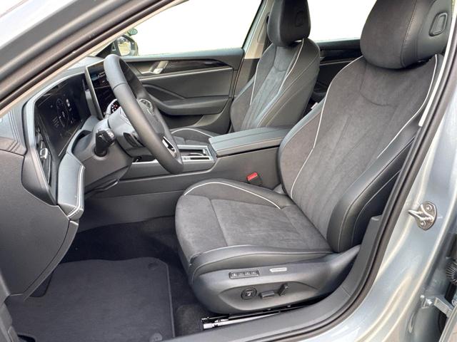 Volkswagen / Passat Variant / Silber / / / DSG+AHK+MASSAGE+NAVI+ACC+KAMERA+LED+17 ALU