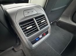 Volkswagen Passat Variant Business DSG+AHK+MASSAGE+NAVI+ACC+KAMERA+LED+17" ALU 