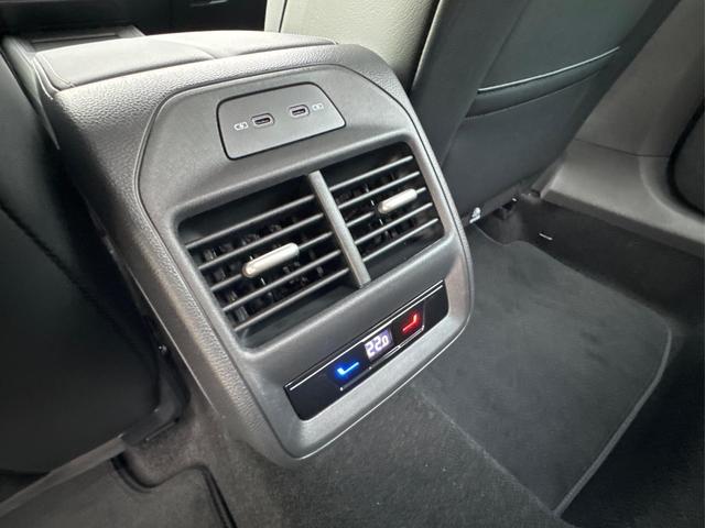 Volkswagen / Passat Variant / Silber / / / DSG+AHK+MASSAGE+NAVI+ACC+KAMERA+LED+17 ALU