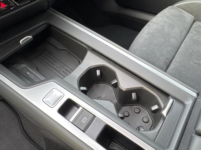 Volkswagen / Passat Variant / Silber / / / DSG+AHK+MASSAGE+NAVI+ACC+KAMERA+LED+17 ALU