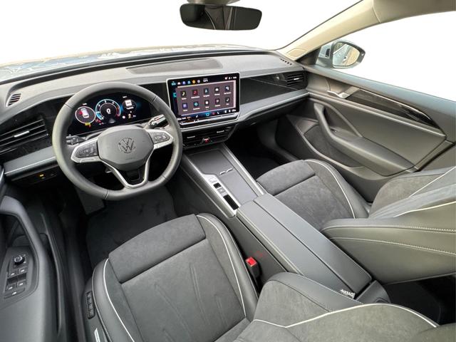 Volkswagen / Passat Variant / Silber / / / DSG+AHK+MASSAGE+NAVI+ACC+KAMERA+LED+17 ALU