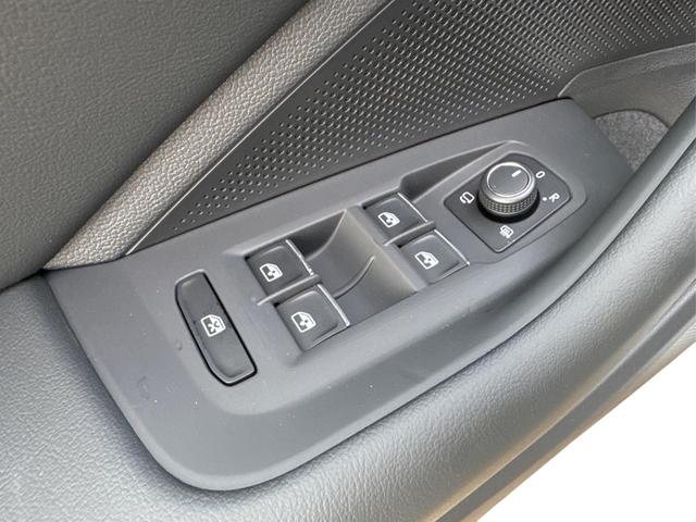 Volkswagen / Passat Variant / Silber / / / DSG+AHK+MASSAGE+NAVI+ACC+KAMERA+LED+17 ALU