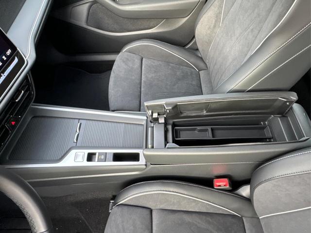 Volkswagen / Passat Variant / Grau / / / DSG+AHK+MASSAGE+NAVI+ACC+KAMERA+LED+17 ALU