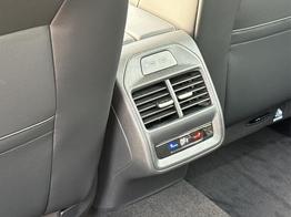 Volkswagen Passat Variant Business DSG+AHK+MASSAGE+NAVI+ACC+KAMERA+LED+17" ALU 