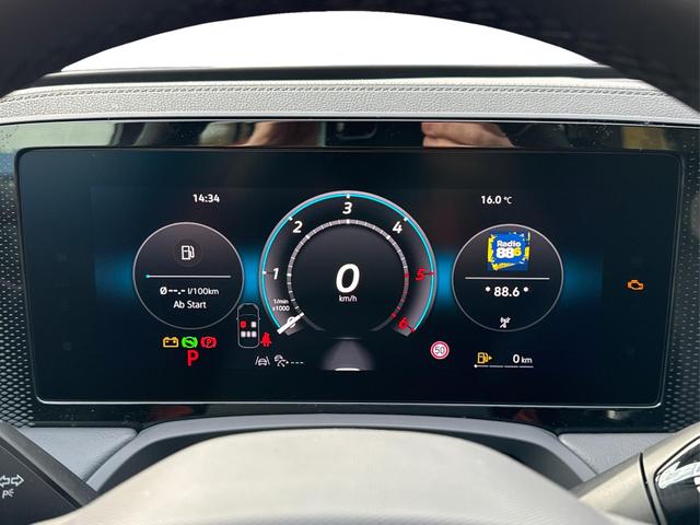 Volkswagen / Passat Variant / Grau / / / DSG+AHK+MASSAGE+NAVI+ACC+KAMERA+LED+17 ALU