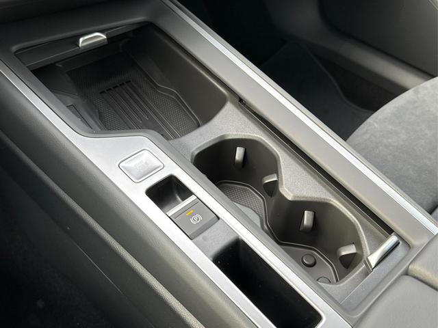 Volkswagen / Passat Variant / Grau / / / DSG+AHK+MASSAGE+NAVI+ACC+KAMERA+LED+17 ALU